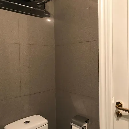 Habitación Grande Y Confortable Con Baño Privado Junto A Guggenheim *